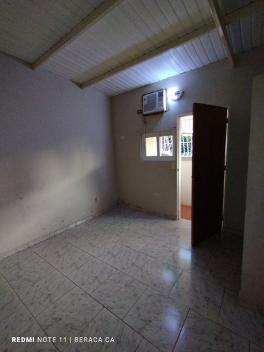 Beraca 001 Alquiler Habitación Amoblada En Urbanización Montaña Fresca, Maracay.