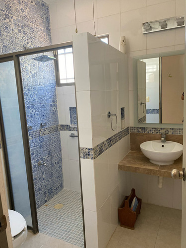 ¡casa Amueblada En Esquina Con Paneles Solares En Las Américas, Mérida!