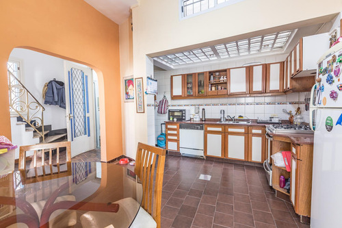 Venta Casa 5 Ambientes De Estilo | Excelente Estado| Luz | Detalles De Calidad | Caballito