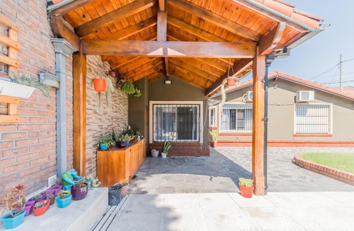 Imagen 26 de 30 de Casa 4 Ambientes, Con Quincho Y Piscina . Ciudad Evita. Posible Financiación Parcial.