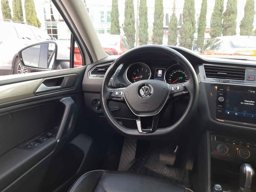 Imagen 15 de 15 de Volkswagen Tiguan 2019 5p Confortline L4/1.4/t Aut Piel
