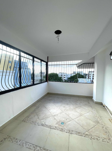 Apartamento Tipo Penthouse Ubicado En Zona Privilegiada
