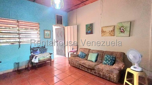 Raiza Suarez Vende Terreno De 347 Mts2 Con Construcción De Un Casa En Excelente Punto Comercial De La Urb Fundalara 2 5 2 4 5 9 8 Baqto, Para Remodelar O Reconstruir Es Ideal Para Inversionistas