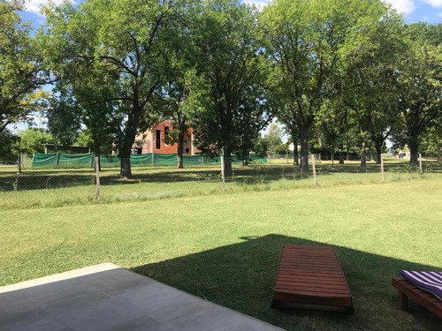 Casa Chalet En Venta Ubicado En Pilar Del Este, G.b.a. Zona Norte
