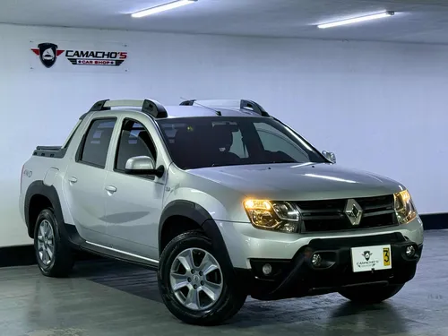 Renault Oroch 2.0 intens 4x4 mecanica (financiamiento) 1 dueño