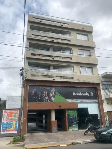 Local | Av De Mayo Al 1500
