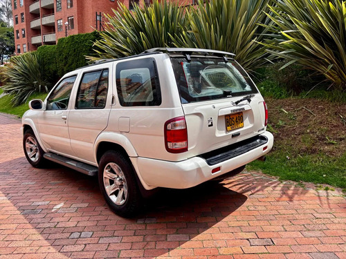 Nissan Pathfinder 3.5 Se Blindaje 3 At