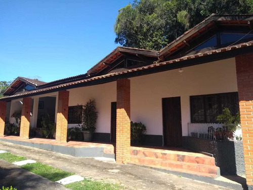 Bela Chacara Estilo Casa De Fazenda
