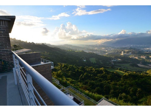 Se Vende Ph 260m2 Alto Hatillo 8680