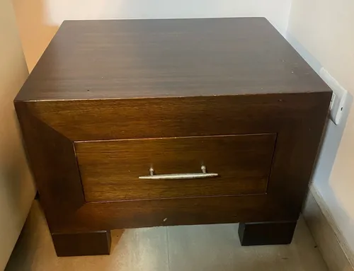 Vendo Cama Queen En Madera Maciza Con Colchón Y 2 Nocheros. (Usado)