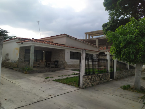 En Venta Casa A Remodelar. La Floresta 