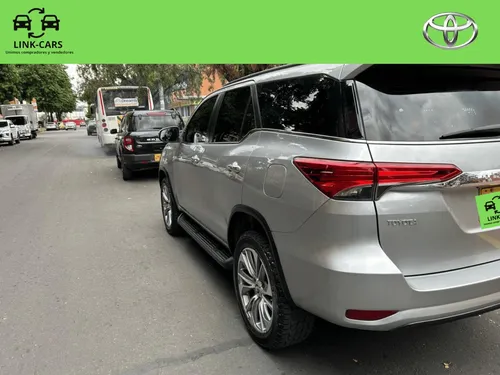 Toyota Fortuner 2.7 Srv 4x2 Automática Full Equipo