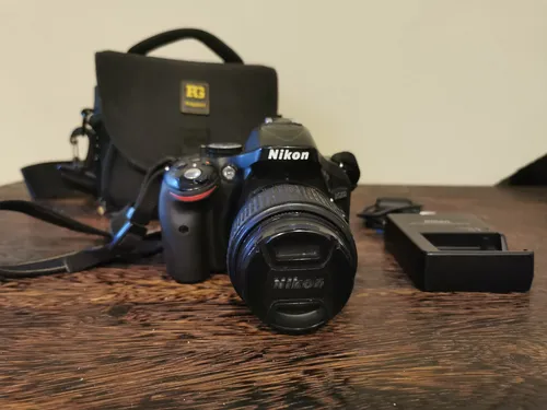 Cámara Nikon D5200 Con Estuche (Usado)