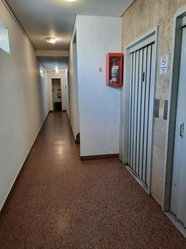 Imagen 24 de 25 de Ambiente De 30 M2/ Apto Profesional/ Muy Luminoso/ Centro