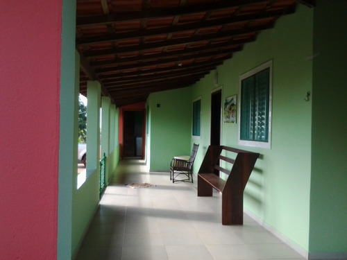 Casa Com 4 Cômodos, 2 Banheiros, Área De Serviço,