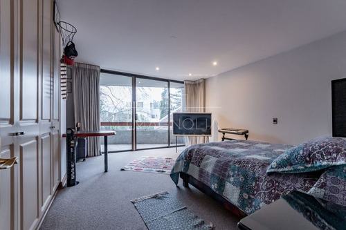 Casa En Venta De 6 Dorm. En Lo Barnechea