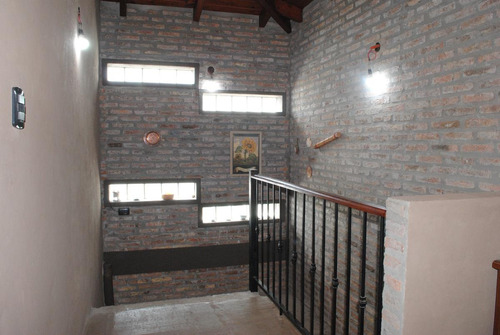 Casa En Venta En Roldan Centro Gran Jardin.