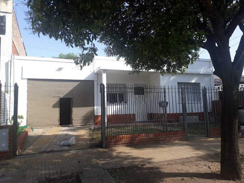 Venta De Casa Sobre Avenida Segui