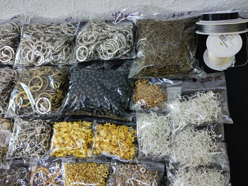 Lote Insumos De Bisuteria Cadena Dijes Ganchos Argollas 8kg (Usado)
