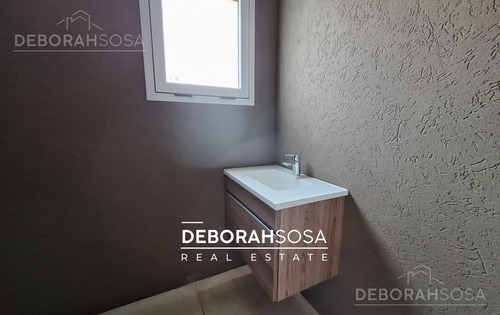 Casa En Venta En Barrio-el Canton -al Agua-zona Norte -a La Laguna-escobar