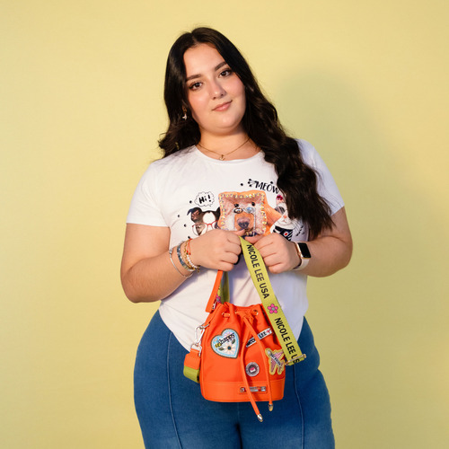 Bolsa De Jareta De Nicole Lee De Nylon Con Parches Ss25 Acabado De Los Herrajes Níquel Color Naranja Correa De Hombro Color Patch Diseño De La Tela Color Patch
