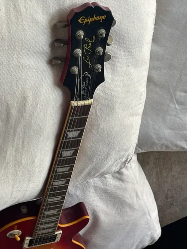 レアギター　Epiphone Les Paul Classic Plaintop Guitarra Epiphone Les Paul Classic Plaintop Cherry Sunburst