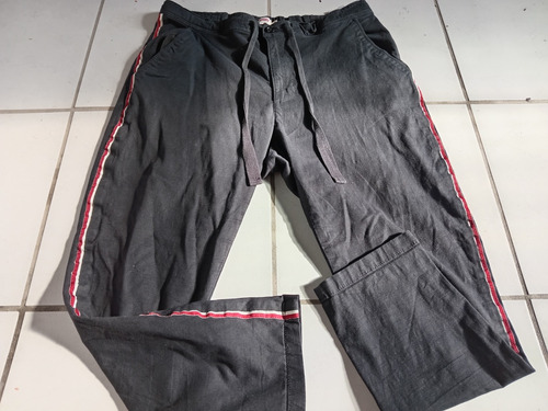 Jogger Leviis 31x30 Negro Y LĂneas Laterales D Color (Usado)