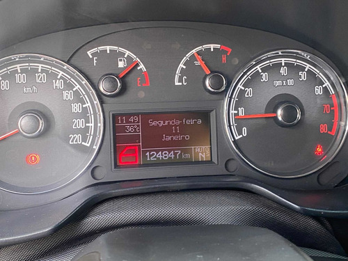 Fiat Linea 2013 1.8 16v Essence Flex Dualogic 4p
