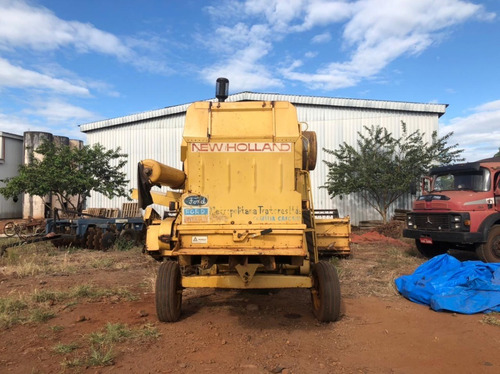 Colhedeira 8040 New Holland