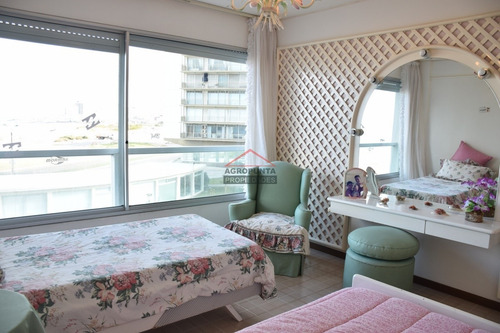 Apartamento En Venta En Excelente Punto De Playa Brava * Frente Al Mar *- Ref: 5242