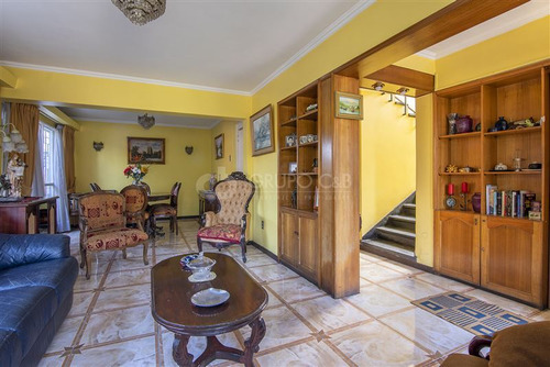 Casa En Venta De 3 Dorm. En Ñuñoa