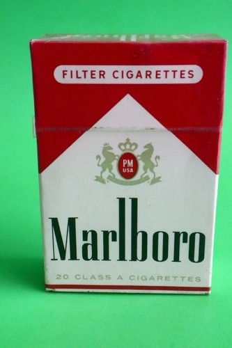 Imagen 4 de 4 de Cajetilla De Cigarro De Colección Marlboro China Sellado