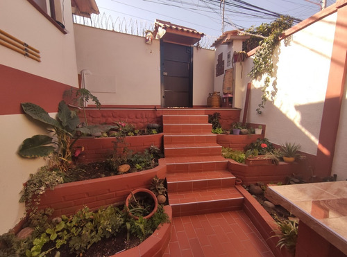 Imagen 2 de 11 de 247.000 $us Amplia Casa Multifamiliar Sobre Av Circunvalacio