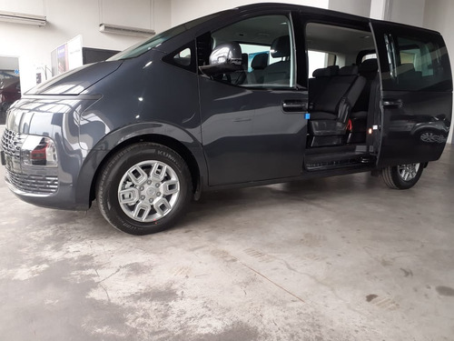 Hyundai Staria 4x2