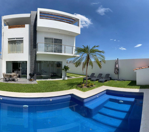 Casa Con Alberca Y Seguridad En Fraccionamiento De Tequesquitengo