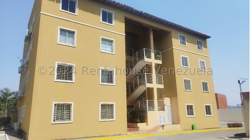 En Alquiler Hermoso, Remodelado Y Amoblado Apartamento En Cabudare, - 2 4 2 4 3 03- Aire Acondicionado, Muebles, Maritza, Cocina, Nevera, Lucena, Cerca A La Ribereña. Vigilancia Privada 24/7.