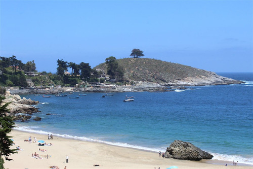 Casa En Venta De 6 Dorm. Frente A La Playa De Zapallar