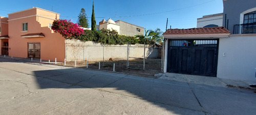 Terreno En Venta En Colonia Las Plazas, Irapuato, Gto.