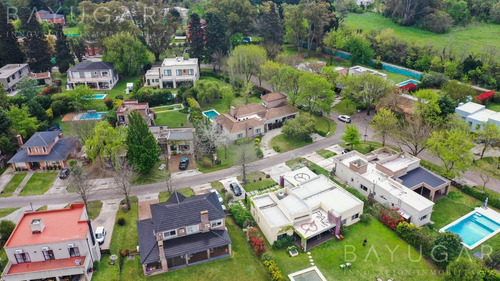 Imagen 4 de 30 de Oportunidad Venta - Importante Casa En Sausalito - Bayugar Negocios Inmobiliarios