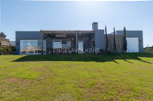 Venta Cómoda Casa Familiar En Barrio Privado - Mirador Id 6072