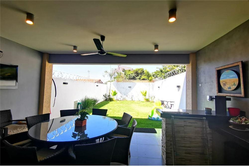 Imagen 5 de 14 de Vendo Dúplex En Luque: 3 Habitaciones Y 2 Baños.