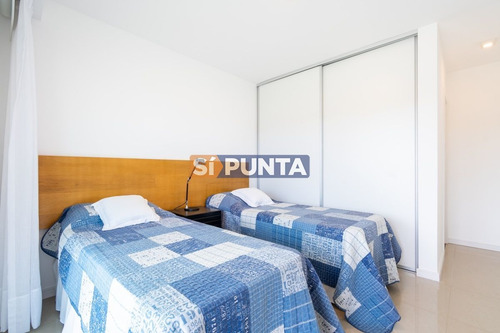 Imagen 24 de 28 de Apartamento De Tres Dormitorios En Suite En Alquiler Con Vista El Mar En Primera Línea Playa Brava