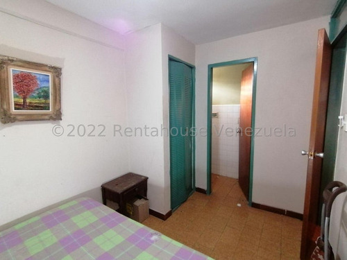 Dennymar, Vende Al Este De La Ciudad, Acogedora Casa Distribuida Armónicamente En 6hab, 4 Baños, Sala Comedor, Cocina, Ideal Para Acondicionar Y Personalizar A Gusto Propio, Contáctame Be557e