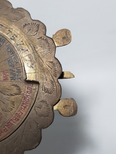 Imagen 4 de 6 de Antiguo Calendario Perpetuo Public Escrit Bronce Mag 58238