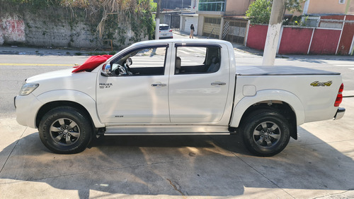 Toyota Hilux 2.7 Srv Cab. Dupla 4x4 Flex Aut. 4p