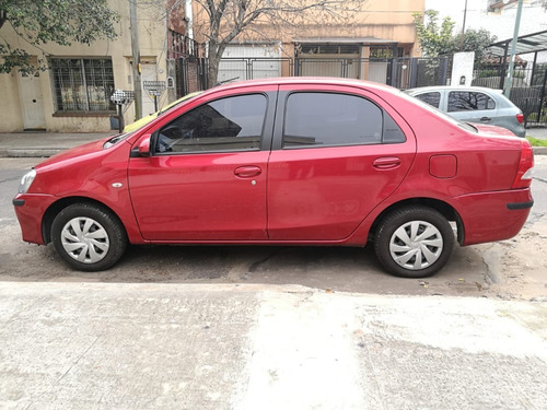 Toyota Etios Xs 1.5 6m/t Sedan 4 Puertas 2017