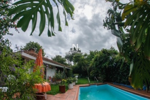Casa En Venta De 4 Dormitorios, Pinares.- Ref: 3589