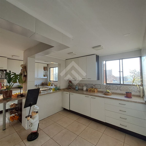 Casa En Venta De 3 Dorm. En La Florida