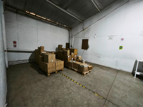 Arriendo Bodegas 5000 M2 Con Oficinas Y Patio De Maniobras