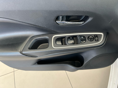 Nissan Versa 1.6 Exclusive Navi At